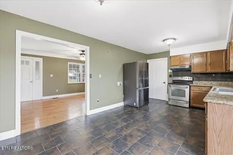 Entry Way - 10050 Rutledge Pike, Corryton, TN 37721 photo 1 of 2
