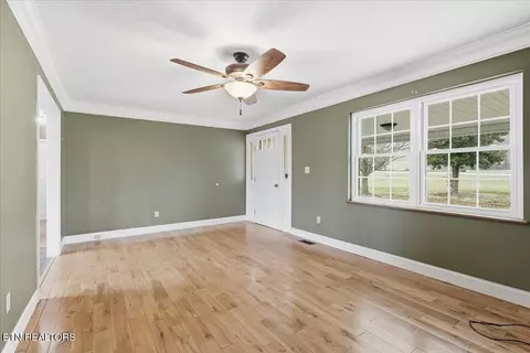 Living - 10050 Rutledge Pike, Corryton, TN 37721 photo 4 of 4