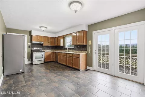 Kitchen - 10050 Rutledge Pike, Corryton, TN 37721 photo 1 of 1