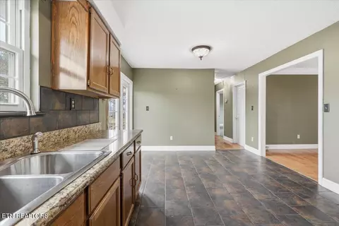 Entry Way - 10050 Rutledge Pike, Corryton, TN 37721 photo 2 of 2