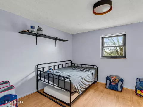 Bedroom - 10724 Emory Rd, Luttrell, TN 37779 photo 3 of 5