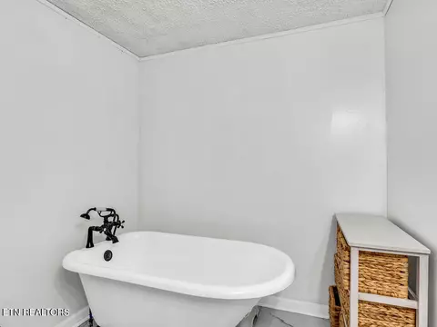 Bath - 10724 Emory Rd, Luttrell, TN 37779 photo 4 of 6