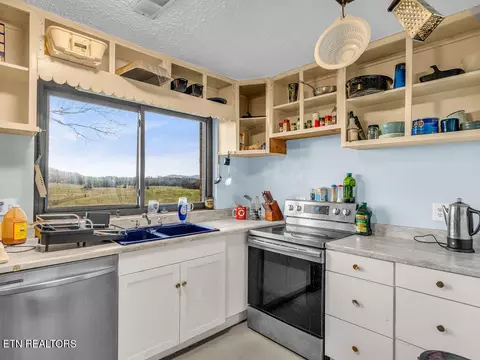 Kitchen - 10724 Emory Rd, Luttrell, TN 37779 photo 6 of 6