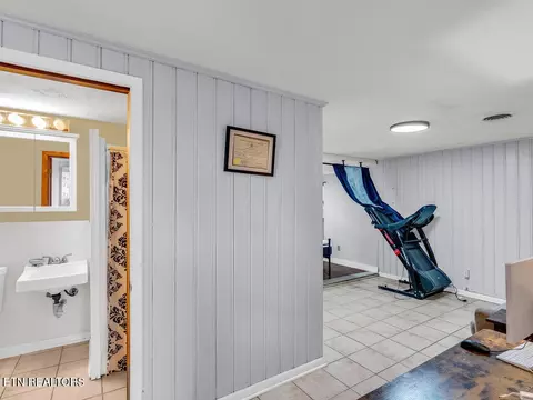 Bath - 10724 Emory Rd, Luttrell, TN 37779 photo 5 of 6