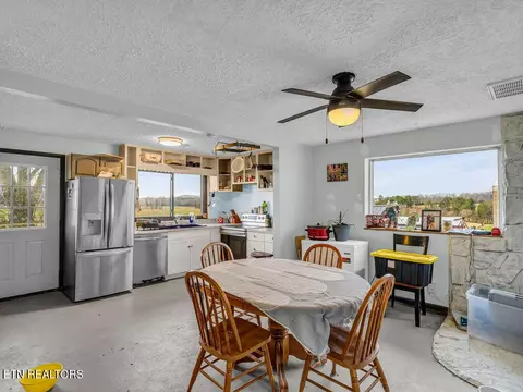 Dining - 10724 Emory Rd, Luttrell, TN 37779 photo 2 of 2