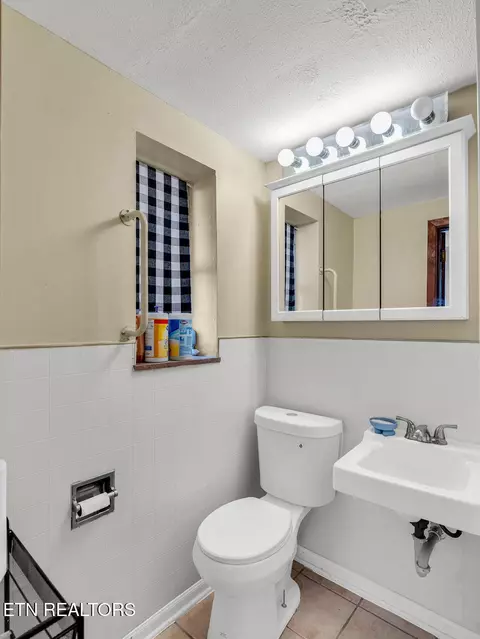 Bath - 10724 Emory Rd, Luttrell, TN 37779 photo 6 of 6