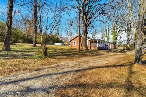 884 Stevens Ln, Lenoir City, TN 37771