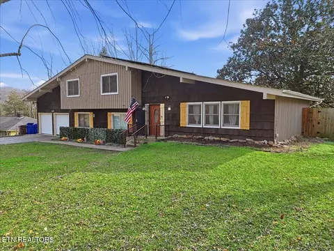 129 Greystone Dr, Oak Ridge, TN 37830
