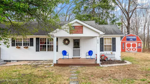 228 Shelby Dr, Maryville, TN 37804