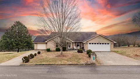 830 River Cliff Dr, Kodak, TN 37764