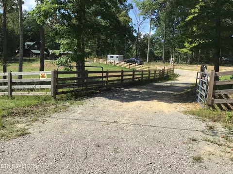 478 Spruce Creek Dr, Jamestown, TN 38556