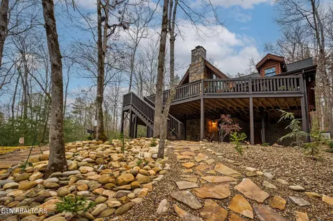 1903 Waters End Rd, Walland, TN 37886