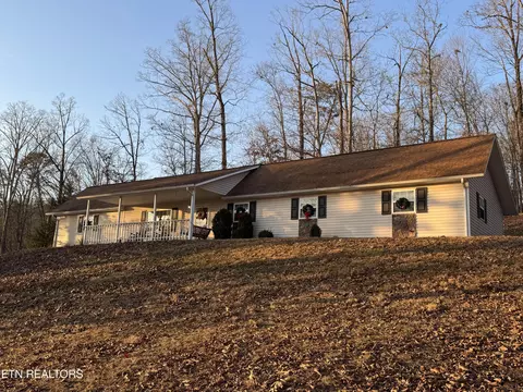 707 E Muskogee Dr, Mooresburg, TN 37811