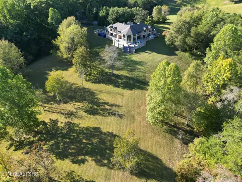 1252 Crestview Dr, Pigeon Forge, TN 37863