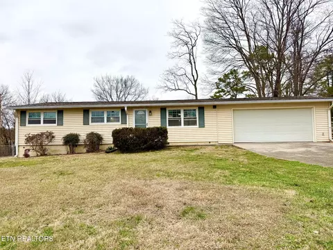 7805 Queensbury Dr, Knoxville, TN 37919