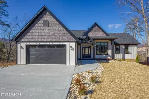 300 Bluff Trace Dr, Jacksboro, TN 37757