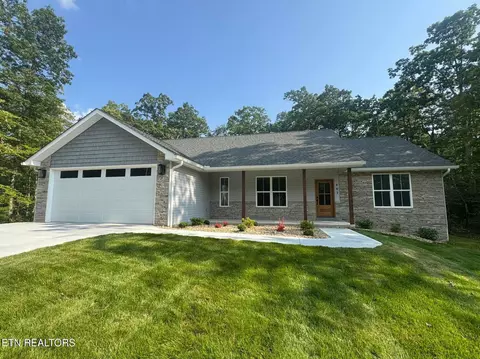 402 St George Dr, Crossville, TN 38558