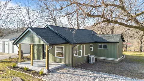 124 Blue Dr, La Follette, TN 37766