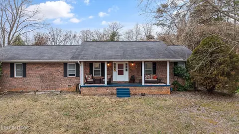 222 Mealer Rd, Lenoir City, TN 37771