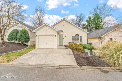 1633 Chenoweth Cir, Knoxville, TN 37909
