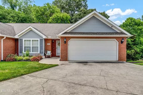 8824 Carriage House Way, Knoxville, TN 37923