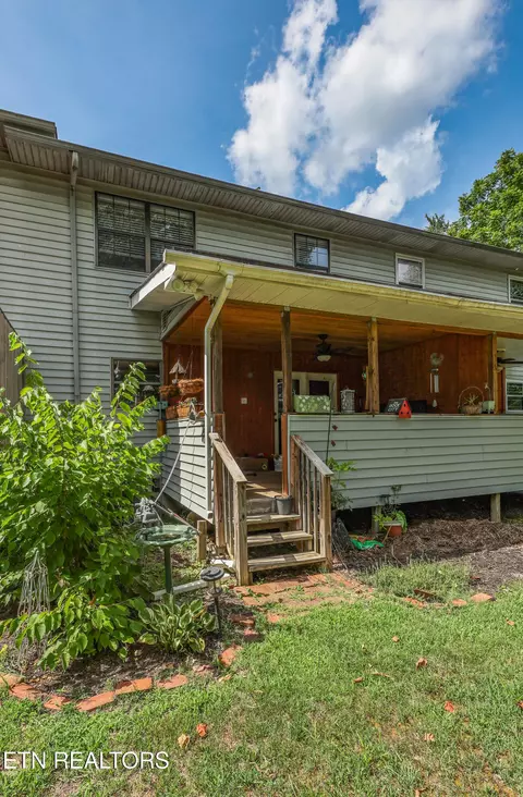 160 High Point Ln, Oak Ridge, TN 37830
