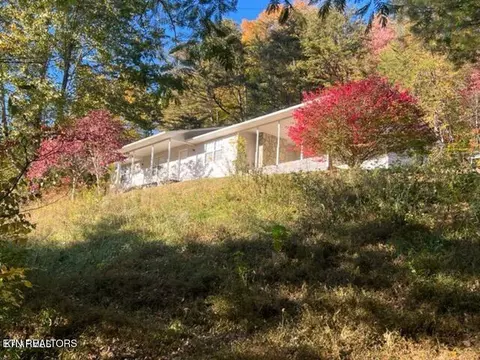 370 Vannoy Rd, Tazewell, TN 37879