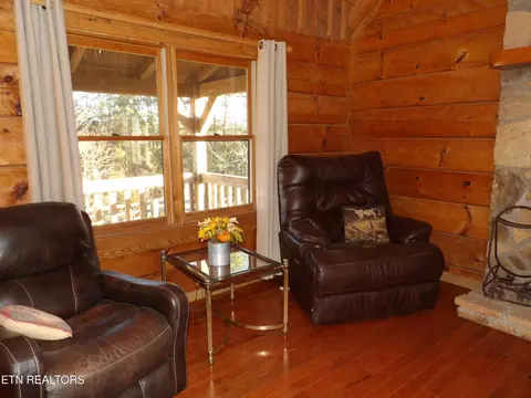 Living - 323 Beech Hollow Rd, Harrogate, TN 37752 photo 2 of 8