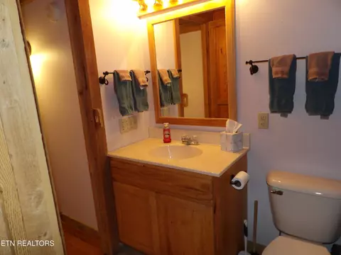 Bath - 323 Beech Hollow Rd, Harrogate, TN 37752 photo 1 of 4