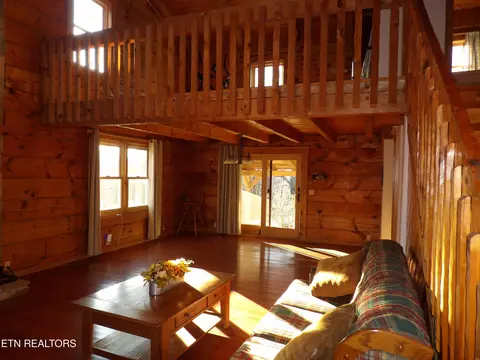 Living - 323 Beech Hollow Rd, Harrogate, TN 37752 photo 4 of 8