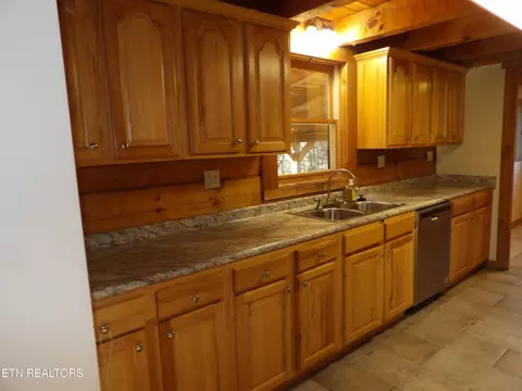 Kitchen - 323 Beech Hollow Rd, Harrogate, TN 37752 photo 2 of 2