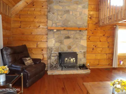 Living - 323 Beech Hollow Rd, Harrogate, TN 37752 photo 1 of 8