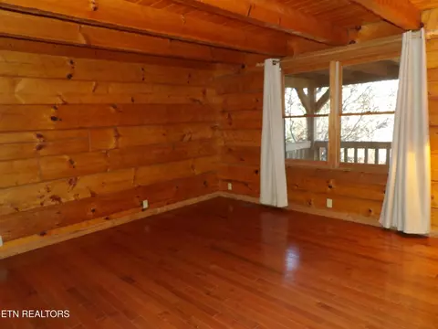 Living - 323 Beech Hollow Rd, Harrogate, TN 37752 photo 5 of 8
