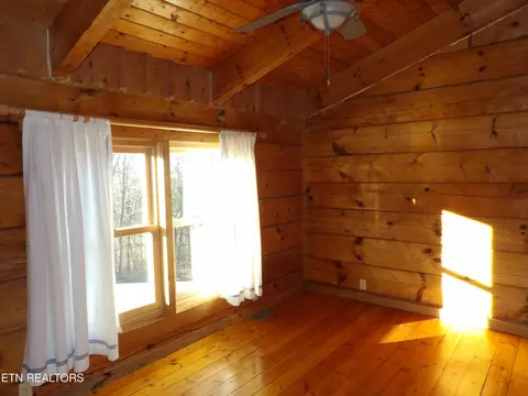 Bedroom - 323 Beech Hollow Rd, Harrogate, TN 37752 photo 2 of 3