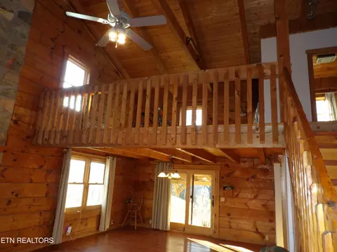 Living - 323 Beech Hollow Rd, Harrogate, TN 37752 photo 7 of 8
