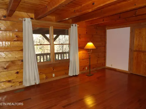 Living - 323 Beech Hollow Rd, Harrogate, TN 37752 photo 6 of 8
