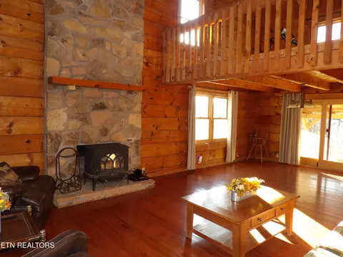 Living - 323 Beech Hollow Rd, Harrogate, TN 37752 photo 3 of 8