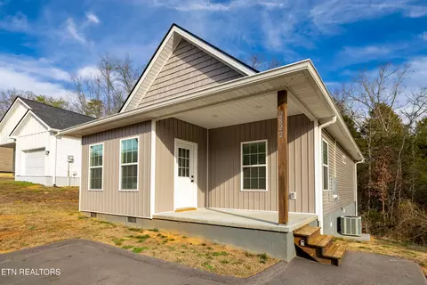 2822 Deer Stand Dr, Sevierville, TN 37876