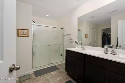 Bath - 921 Erica Dr, Talbott, TN 37877 photo 3 of 4