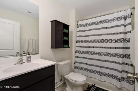 Bath - 921 Erica Dr, Talbott, TN 37877 photo 1 of 4