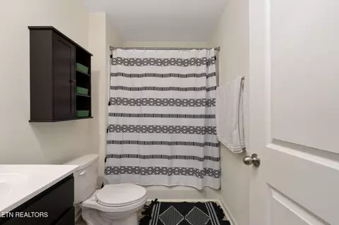 Bath - 921 Erica Dr, Talbott, TN 37877 photo 2 of 4