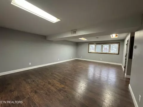 Living - 7947 Cranley Rd, Powell, TN 37849 photo 7 of 8
