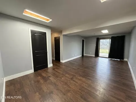 Living - 7947 Cranley Rd, Powell, TN 37849 photo 6 of 8