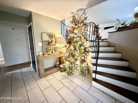 Entry Way - 7947 Cranley Rd, Powell, TN 37849 photo 2 of 2