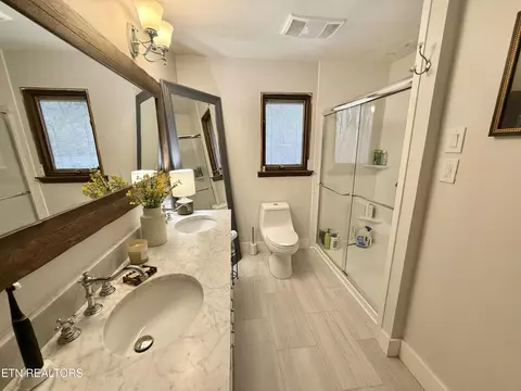 Bath - 7947 Cranley Rd, Powell, TN 37849 photo 1 of 4