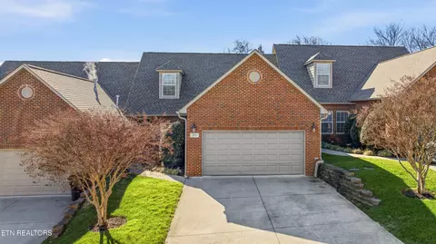 375 Meadow Walk Ln, Lenoir City, TN 37772