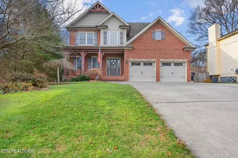 1701 Gray Oaks Ln, Knoxville, TN 37932