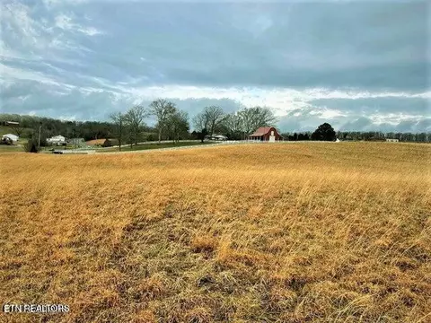 360 372 Oakland Rd, Sweetwater, TN 37874