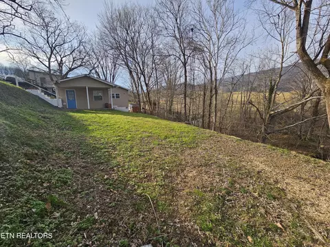 Exterior - 125 Dexter Dr, Ewing, VA 24248 photo 3 of 8
