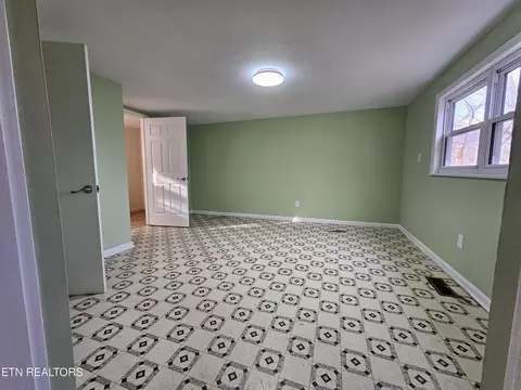 Bedroom - 125 Dexter Dr, Ewing, VA 24248 photo 2 of 3
